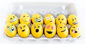 DIY-Emoji-Easter-Eggs15-600x900